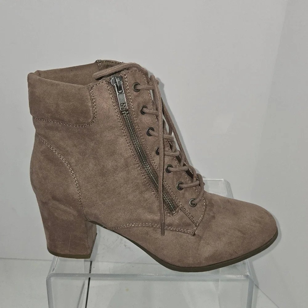 Madden Girl Taupe Faux Suede Lace Up Ankle Boots Block Heel Size 10M TELL02J1